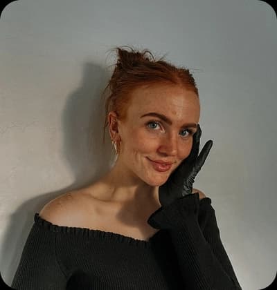 Evelyn Merill — Professional Piercer